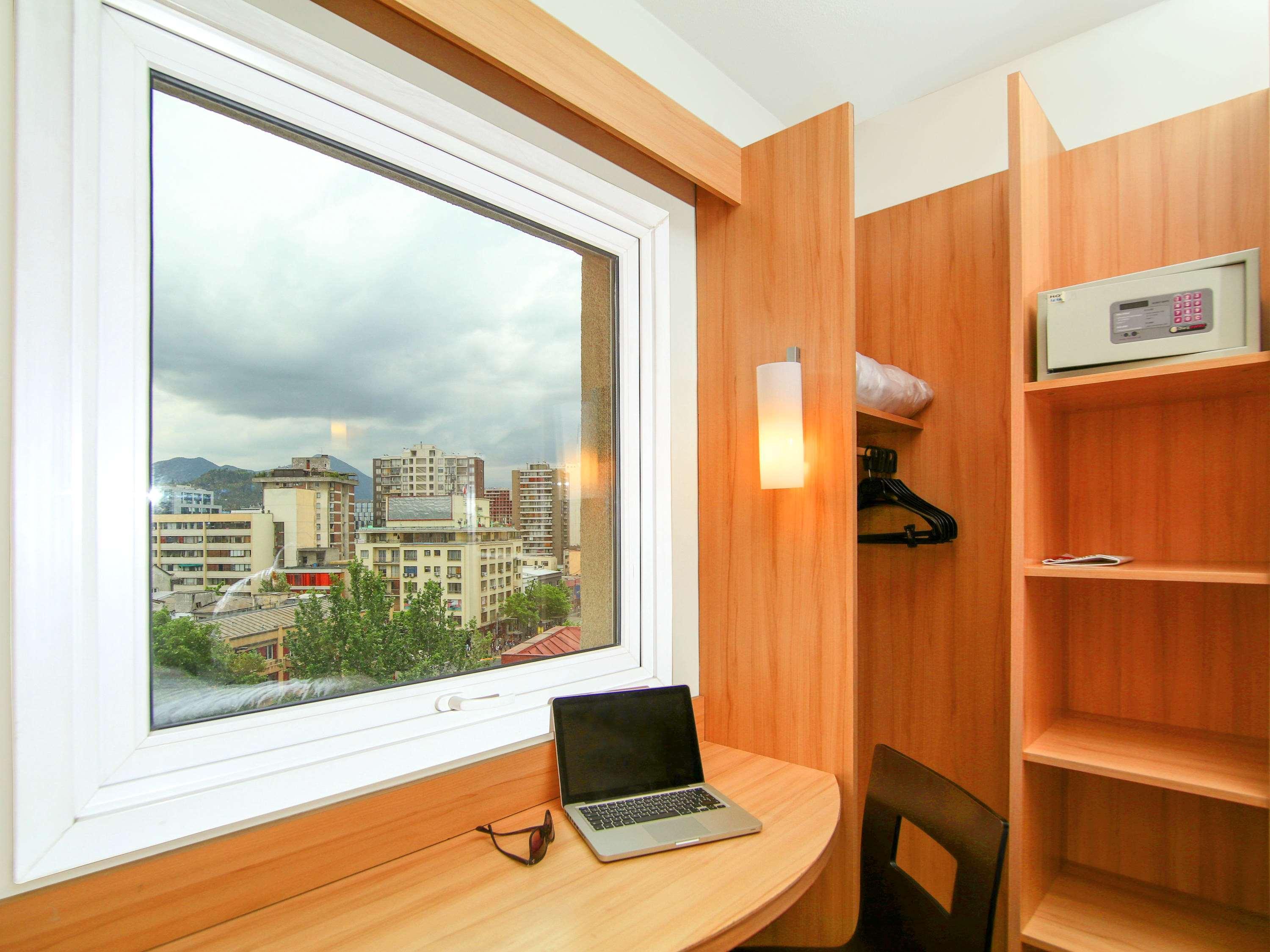 Ibis Santiago Providencia Hotel Exterior photo
